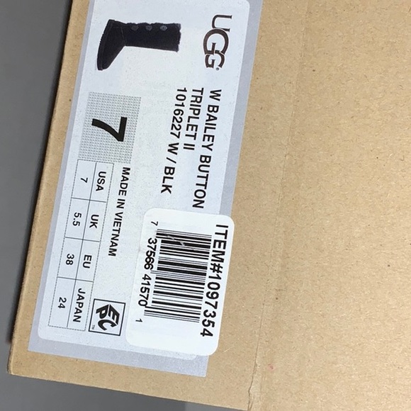 NIB UGG Bailey Button Boots - Black - Size 7 - Picture 3 of 3